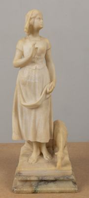 statue en marbre représentant une femme avec un chien posée sur une table