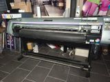 une grande machine installée dans une pièce