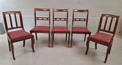 Lot de 5 chaises en acajou: - 3 chaises à dossier à bandeau