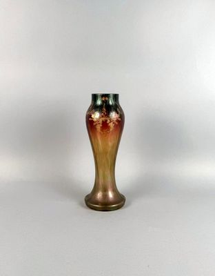 Vase en verre teinté et irisé à décor de guirlandes feuillag…