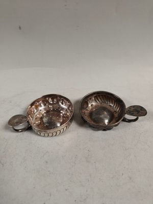paire de sucriers et de beurriers en métal argenté avec cuillères