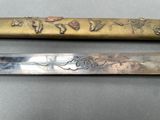 two different types of knifes that are on a table