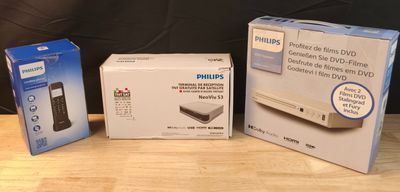 trois boîtes de produits Philips posées les unes à côté des autres sur une table