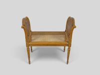 Petite banquette à fond de canne en bois mouluré et sculpté … (photo 3)