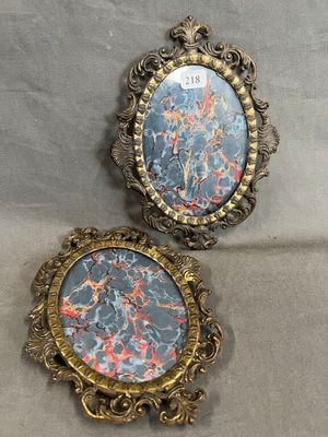 Paire de cadres photographiques en laiton à décor ajouré de …