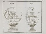deux vases décorés, dont l'un est un vase et l'autre est un vase