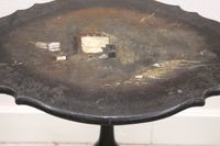Petite table madame en bois noirci, plateau à décor laqué d'… (photo 3)