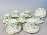 une image représentant un ensemble de tasses à thé et de soucoupes