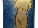 tableau représentant une femme nue sur fond bleu, dans un cadre noir
