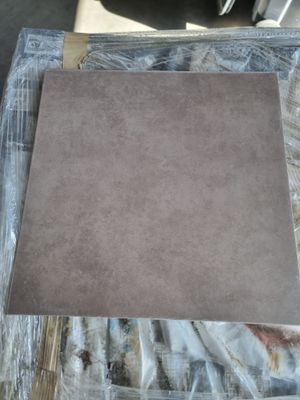 un morceau de carton posé sur une palette