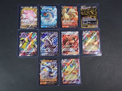 beaucoup de cartes pokemon différentes sur la table