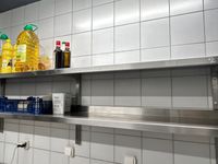 6 étagères murales en inox, 1 balance (photo 3)