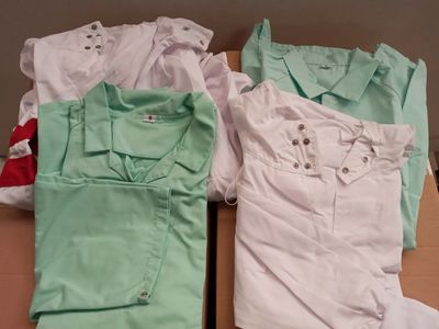Lot de 150 pièces de vêtements de travail - Blouses, pantalo…