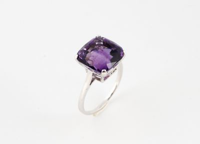 an amethorate and diamond ring set in white gold