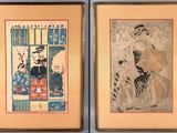 deux tableaux asiatiques encadrés représentant une femme et un homme assis sur un banc