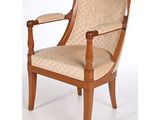 l'image d'une chaise en bois avec une assise rembourrée de couleur beige