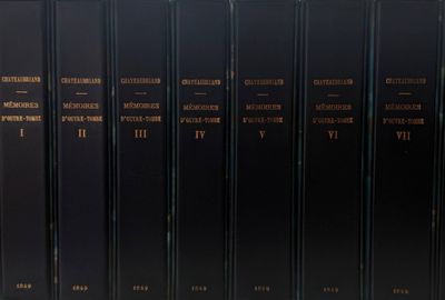 un grand nombre de livres alignés sur une étagère