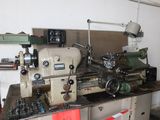 a machine that is sitting on a table in a room