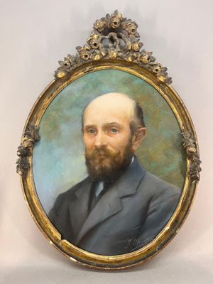 portrait d'un homme barbu dans un cadre en or