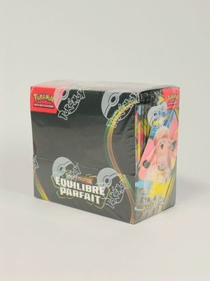 La boîte du jeu de cartes à collectionner Pokémon est vide et prête à l'emploi.