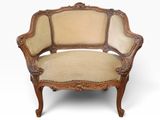 une image représentant une chaise dont l'assise est recouverte d'un tissu beige