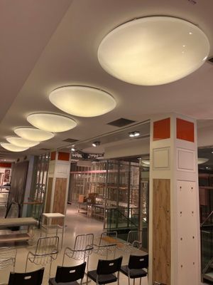 Suite de 6 plafonniers circulaires en PVC blanc translucide …