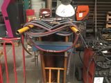 de nombreux types d'équipements de soudage dans un garage