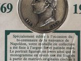 l'image d'une pièce de monnaie sur laquelle figure l'image d'un homme