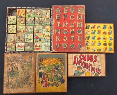 un grand nombre de livres posés sur une table