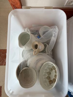 Ensemble de différents moules à jelly, en faïence blanche, t…