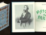 deux livres posés côte à côte sur une table