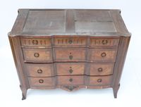 Commode de forme rectangulaire à façade mouvementée en bois … (photo 6)