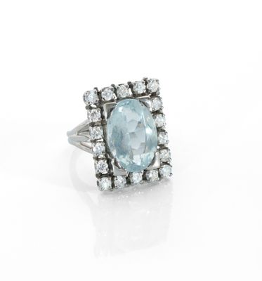 Bague ovale en aigue-marine et diamants