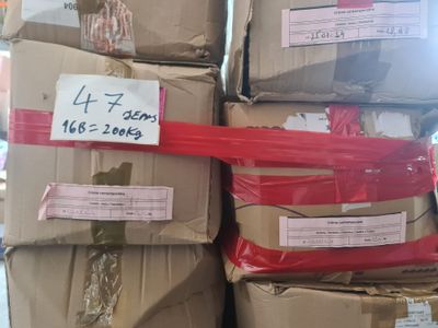 Palette d’environ 200 kg de vêtements crème contemporaine – …