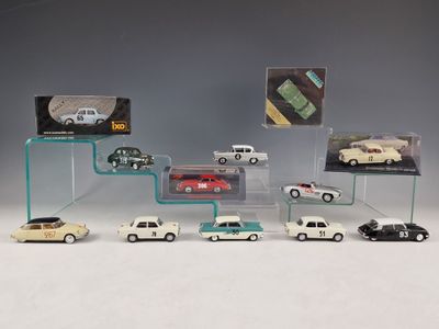 a lot of cars that are on display in a display case