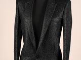 un costume noir sur un mannequin, un mannequin, un mannequin, un mannequin, un mannequin, un mannequin, un mannequin, un mannequin, un mannequin