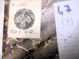 un morceau de papier sur lequel est dessiné le portrait d'une femme