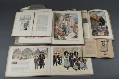 de nombreux livres ouverts sur lesquels figurent des photos de personnes