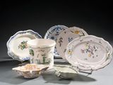 many plates and bowls that are sitting on a table