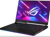 L'ordinateur portable ASUS est ouvert et prêt à l'emploi.