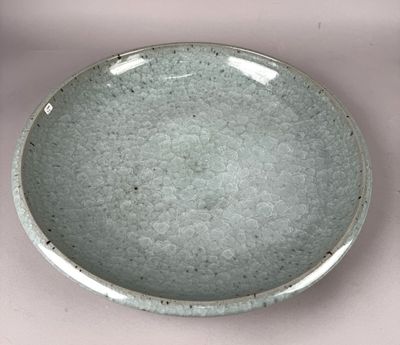 un bol posé sur une table
