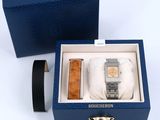une montre dans une boîte bleue et une montre dans une boîte noire