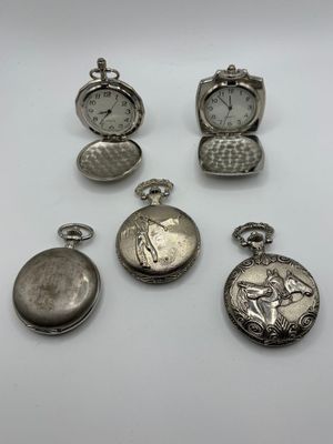 Réunion de 5 montres à goussets avec boitier en métal et cad…