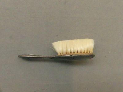 Petite brosse en argent Art Déco