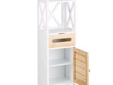 Le meuble en bois blanc comporte un tiroir et une porte ouverte.