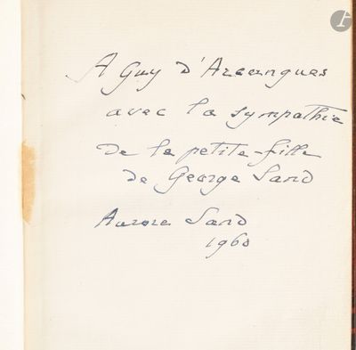 un vieux livre sur lequel est inscrit un poème écrit à la main