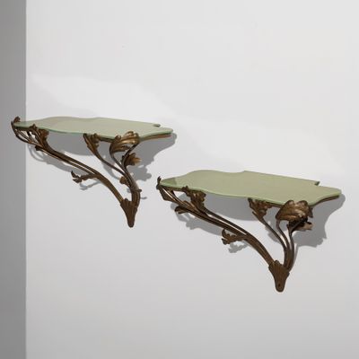 paire d'appliques murales en laiton et en verre, ornées de fleurs et de feuilles