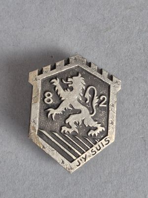 une image représentant un insigne en argent orné d'un lion