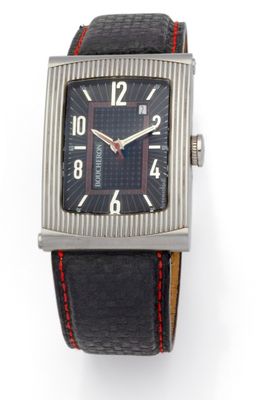 une image d'un gros plan d'une montre-bracelet sur un fond blanc