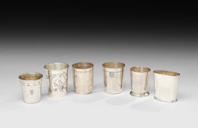 un ensemble de six coupes en argent